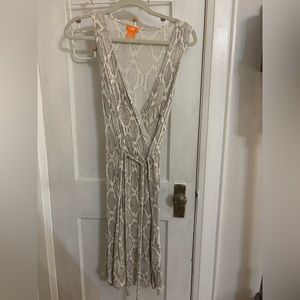 Cute white snakedress